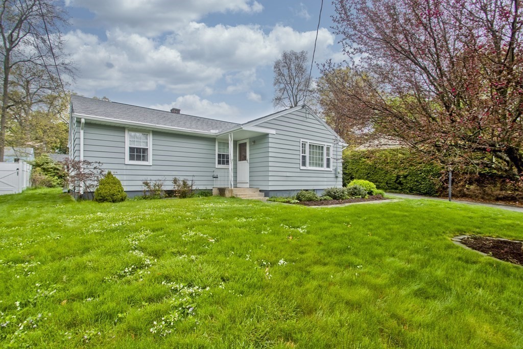 30 Endecott Street Springfield, MA 01118 - Photo 3 of 40 a front view of house with yard and green space
