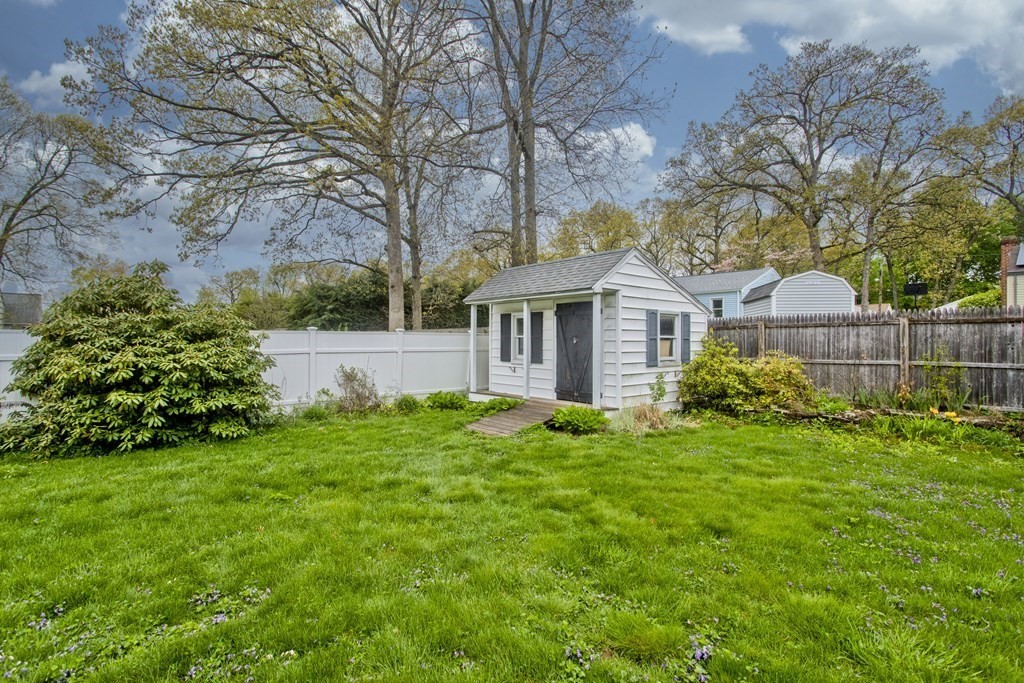 30 Endecott Street Springfield, MA 01118 - Photo 40 of 40 a front view of a house with a garden