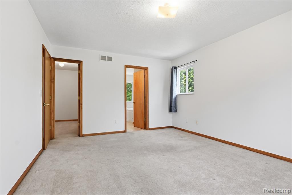 4482 Pleasant Valley Road Brighton, MI 48114 - Photo 19 of 35