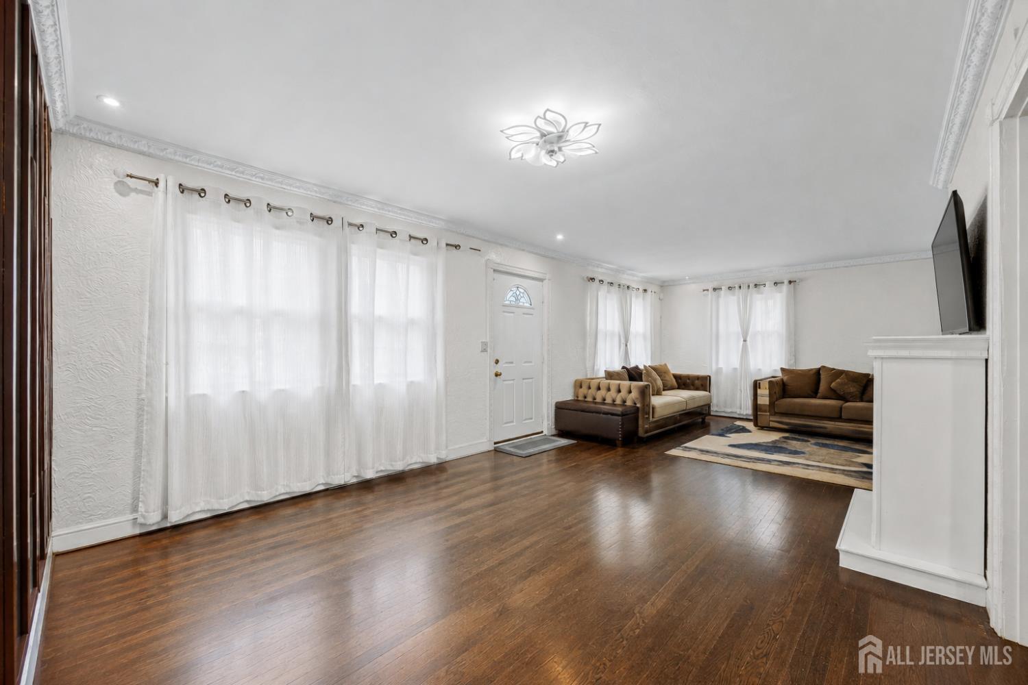 524 Lloyd Road Matawan, NJ 07747 - Photo 10 of 28 Gallery Image 10