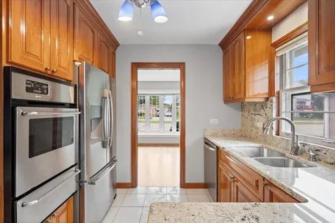 $525,000 | 7357 North Crawford Avenue, Lincolnwood, IL 60712