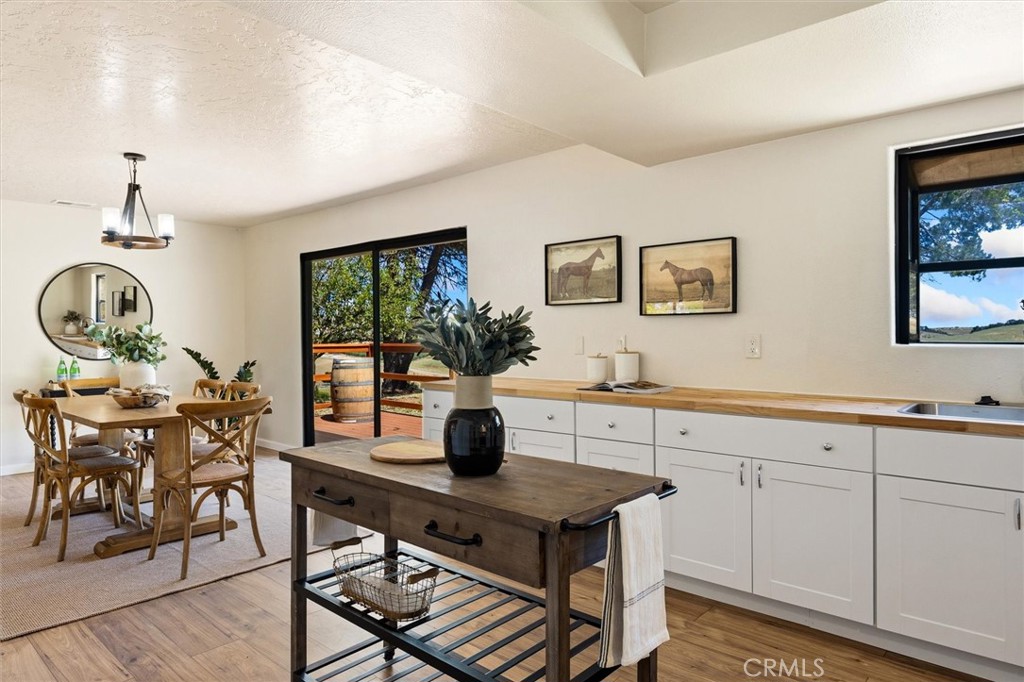 6998 Kingsbury Road Templeton, CA 93465 - Photo 13 of 57 Kitchen open to the dining area