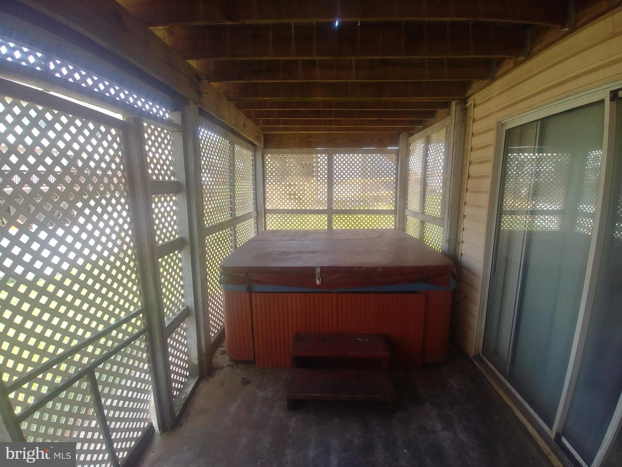 47 Powder View Court Baltimore, MD 21236 - Photo 14 of 32 ENCLOSED PATIO