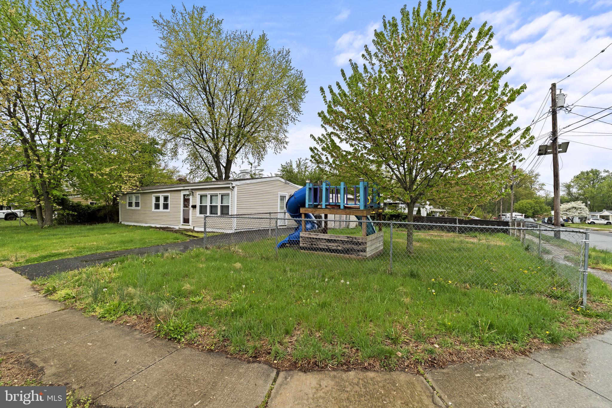 520 South Maple Avenue Maple Shade, NJ 08052 - Photo 3 of 24