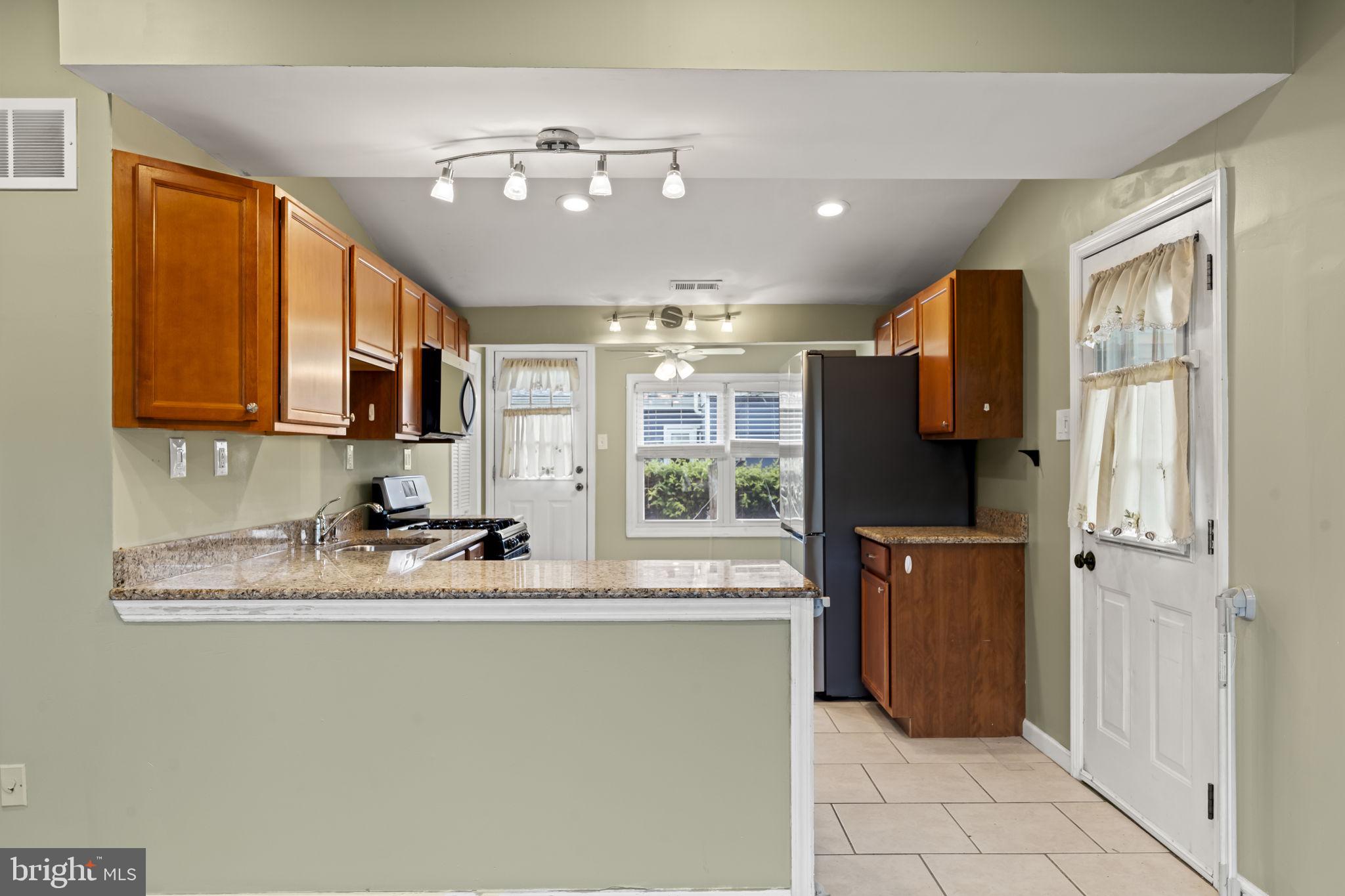 520 South Maple Avenue Maple Shade, NJ 08052 - Photo 7 of 24 Kitchen