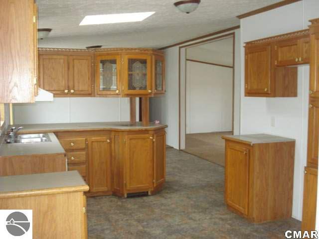 10249 South Mission Road Shepherd, MI 48883 - Photo 2 of 23 1767521-1.JPG