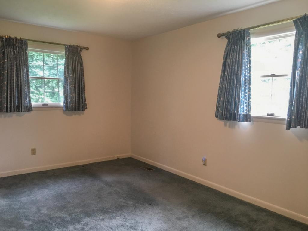 256 Lester Road Blountville, TN 37617 - Photo 6 of 20 Master bedroom