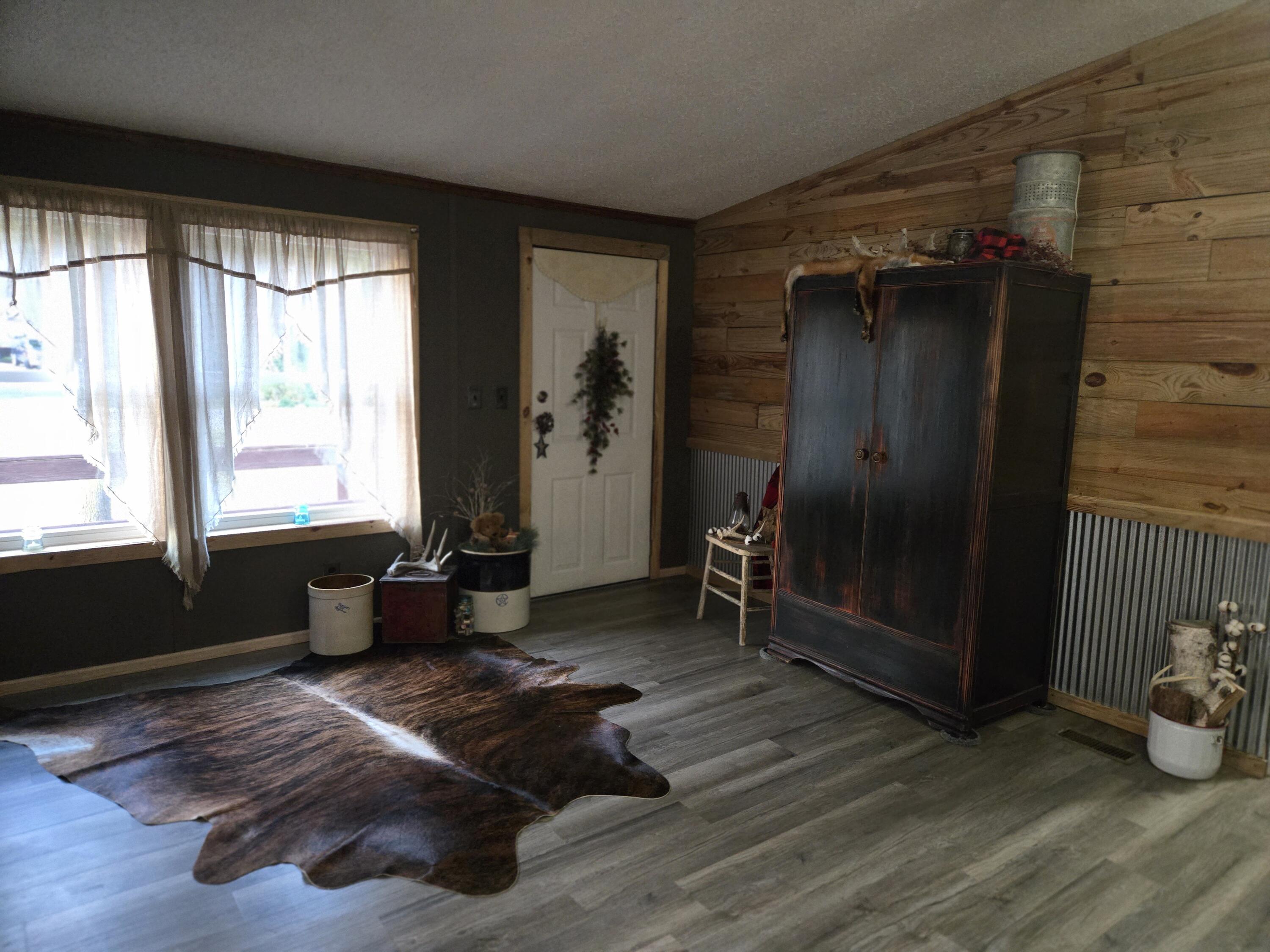 769 Kosmerick Road Bronson, MI 49028 - Photo 29 of 114 Living/family room