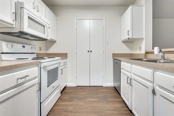 $1,900 | 232 South Pipeline Road West, Unit 234, Euless, TX 76040