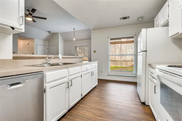 $1,900 | 232 South Pipeline Road West, Unit 234, Euless, TX 76040