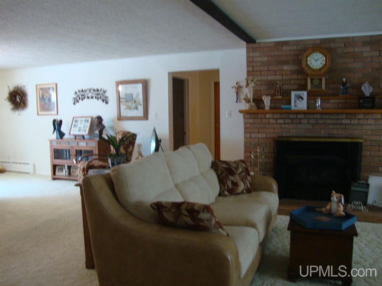 401 8th Street Calumet, MI 49913 - Photo 5 of 36