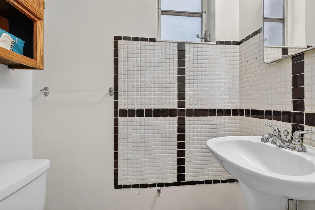 4631 Southwest 54th Terrace Davie, FL 33314 - Photo 17 of 42 a bathroom with a sink and a mirror