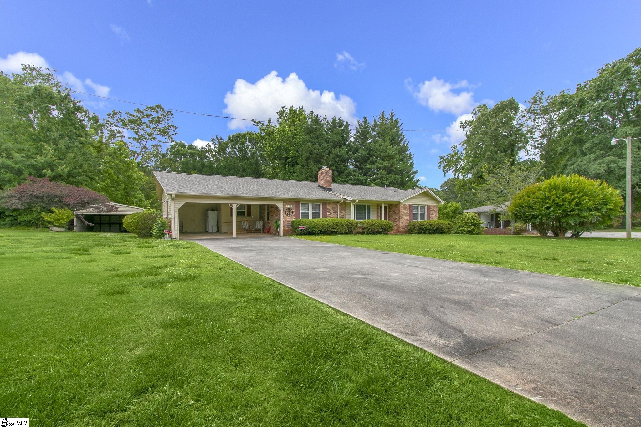 908 Fox Squirrel Ridge Road Pickens, SC 29671 - Photo 2 of 36