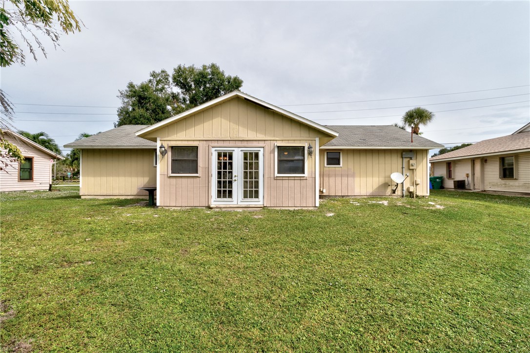 1055 Barber Street Sebastian, FL 32958 - Photo 5 of 18 a front view of house with yard and green space