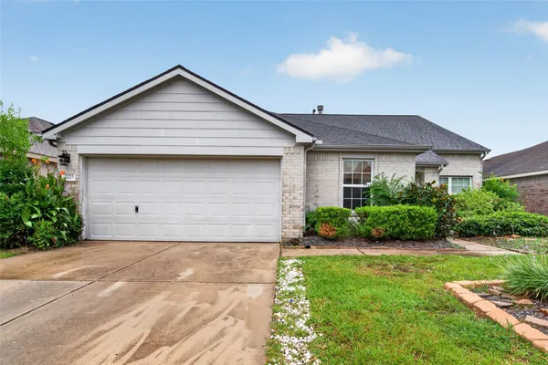 $2,000 | 3223 Legends Creek Drive, Spring, TX 77386