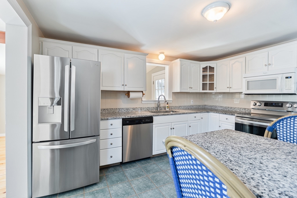 9 Pearl Street Walpole, MA 02081 - Photo 3 of 26