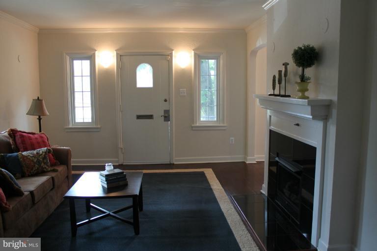 8611 Cedar Street Silver Spring, MD 20910 - Photo 23 of 28 Living Room