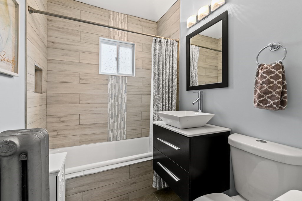 182 Court Road, Unit 1 Winthrop, MA 02152 - Photo 13 of 16 a bathroom with a sink toilet and tub