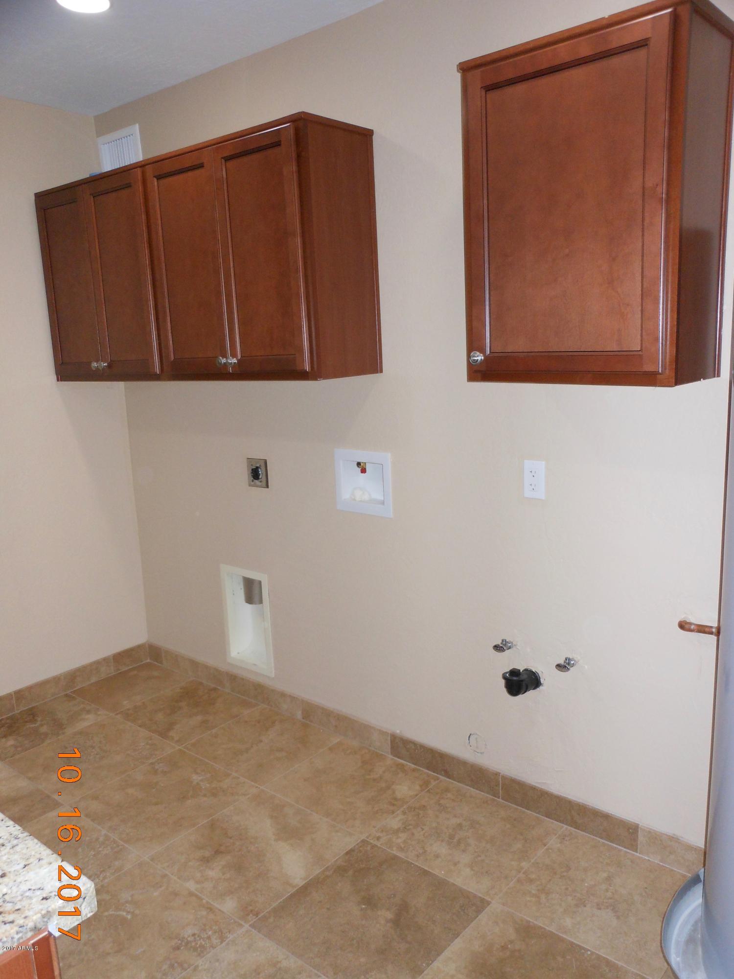 3045 West Hearn Road Phoenix, AZ 85053 - Photo 13 of 31 Laundry Room