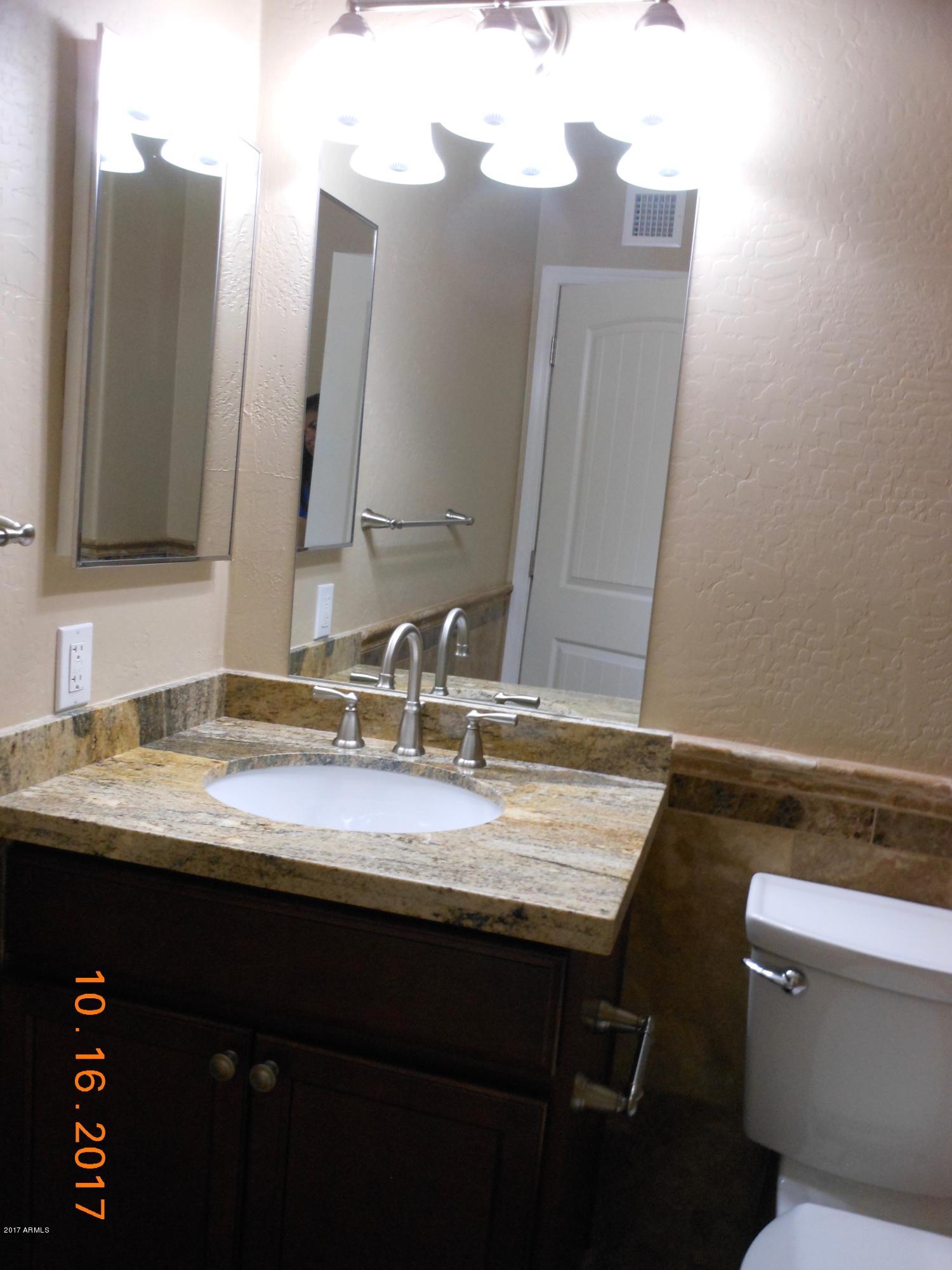3045 West Hearn Road Phoenix, AZ 85053 - Photo 14 of 31 Guest Bath