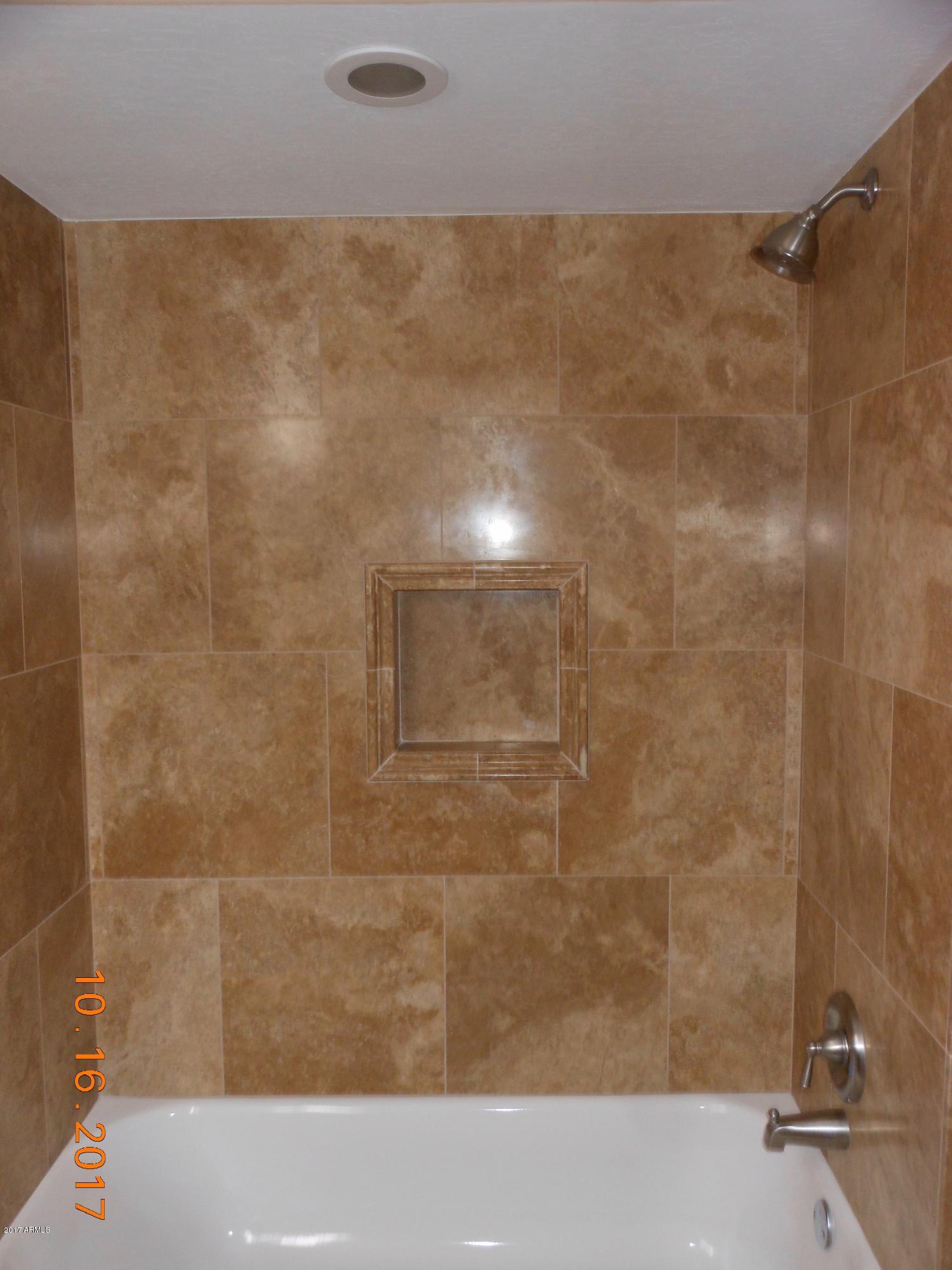 3045 West Hearn Road Phoenix, AZ 85053 - Photo 15 of 31 Guest Bath Shower/Tub combination