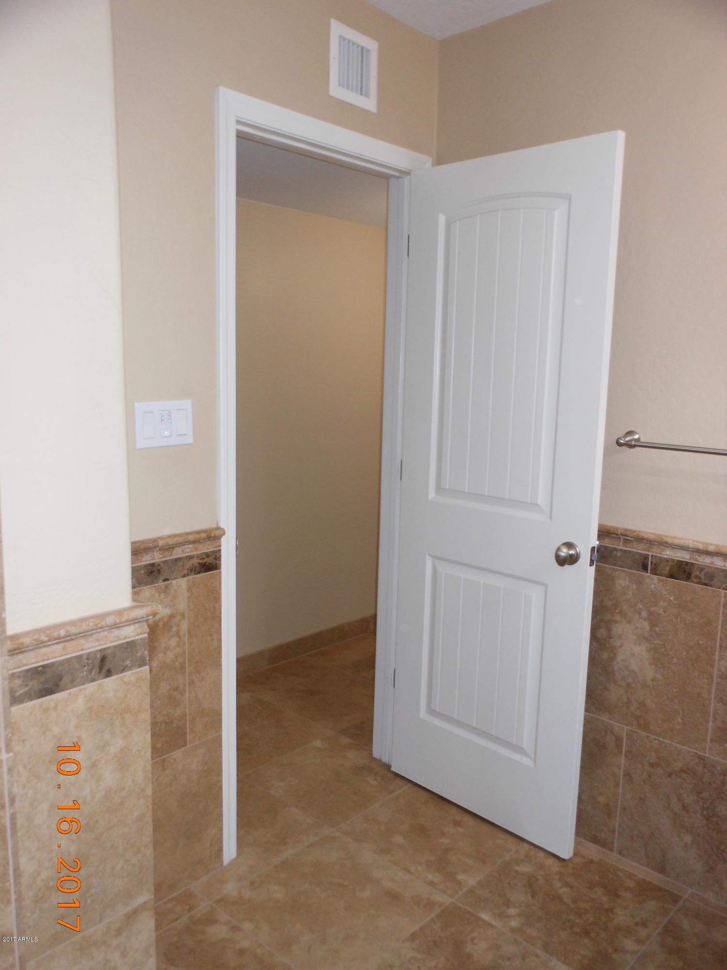 3045 West Hearn Road Phoenix, AZ 85053 - Photo 16 of 31 Guest Bath Wainscotting