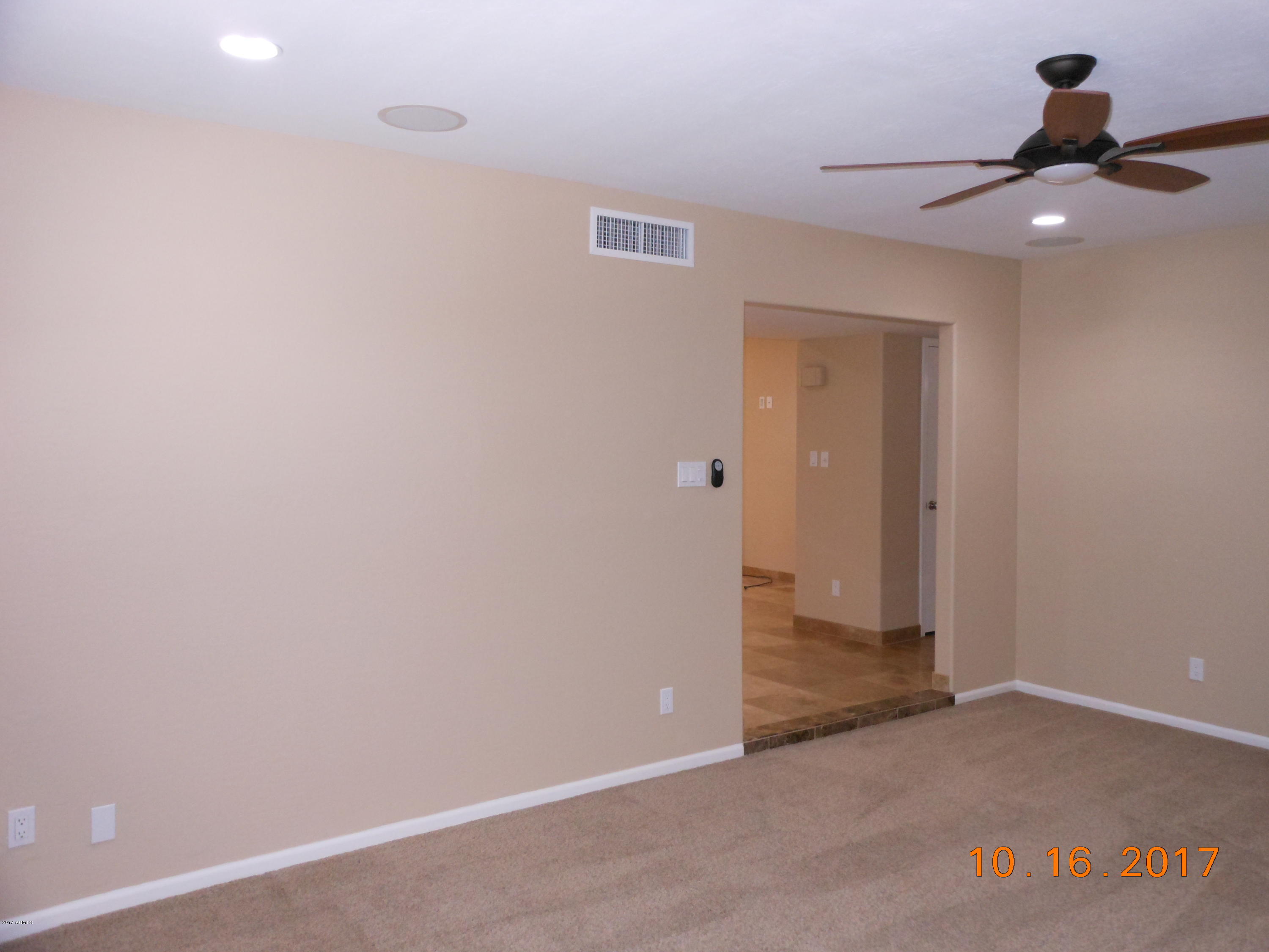 3045 West Hearn Road Phoenix, AZ 85053 - Photo 6 of 31 Living Room