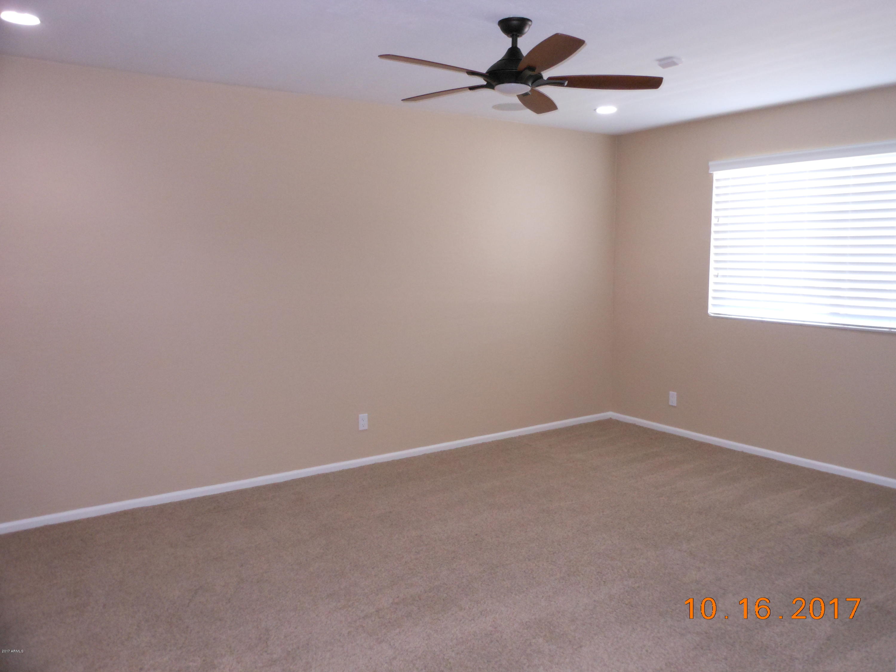 3045 West Hearn Road Phoenix, AZ 85053 - Photo 7 of 31 Living Room