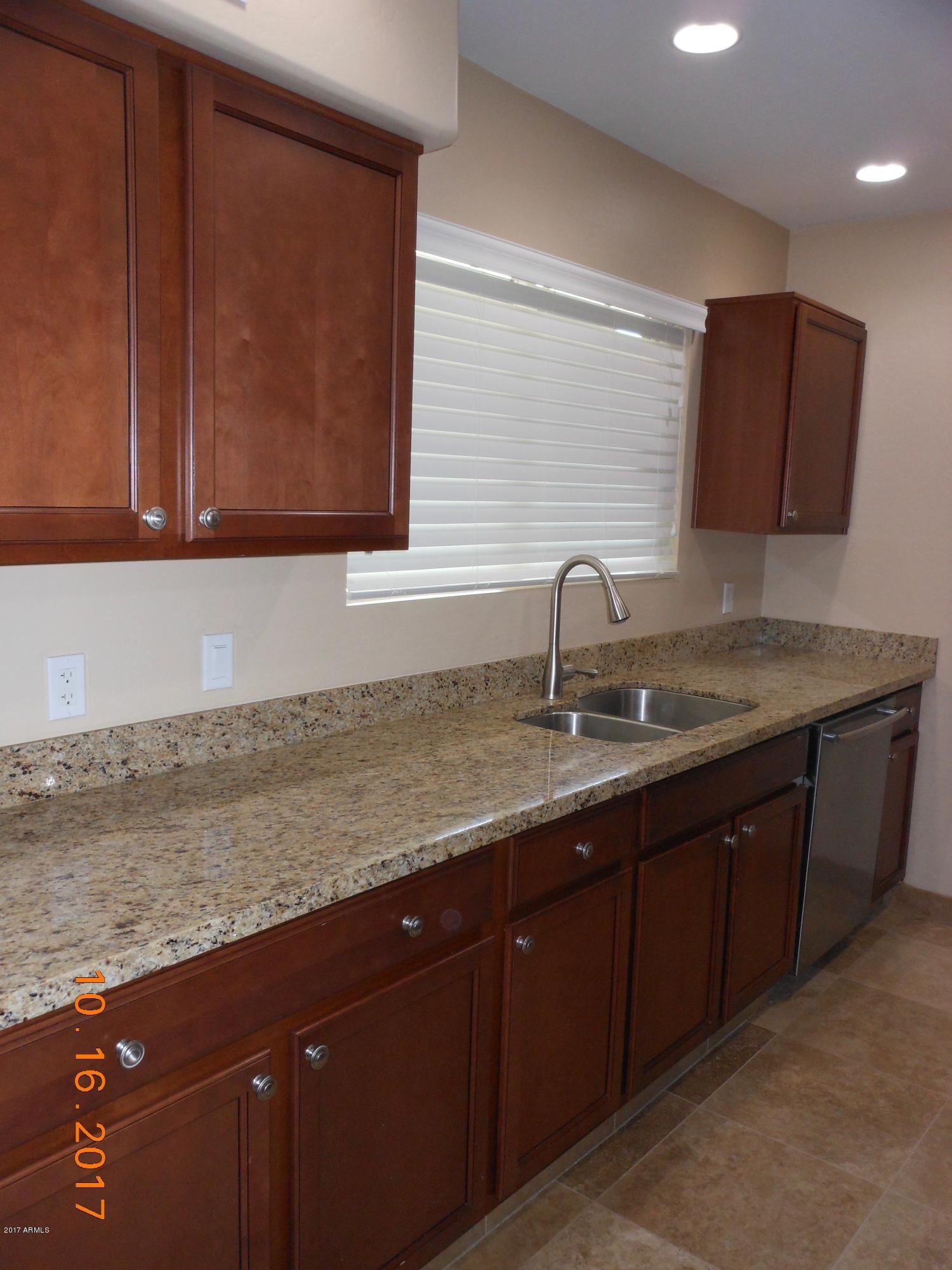 3045 West Hearn Road Phoenix, AZ 85053 - Photo 8 of 31 Kitchen