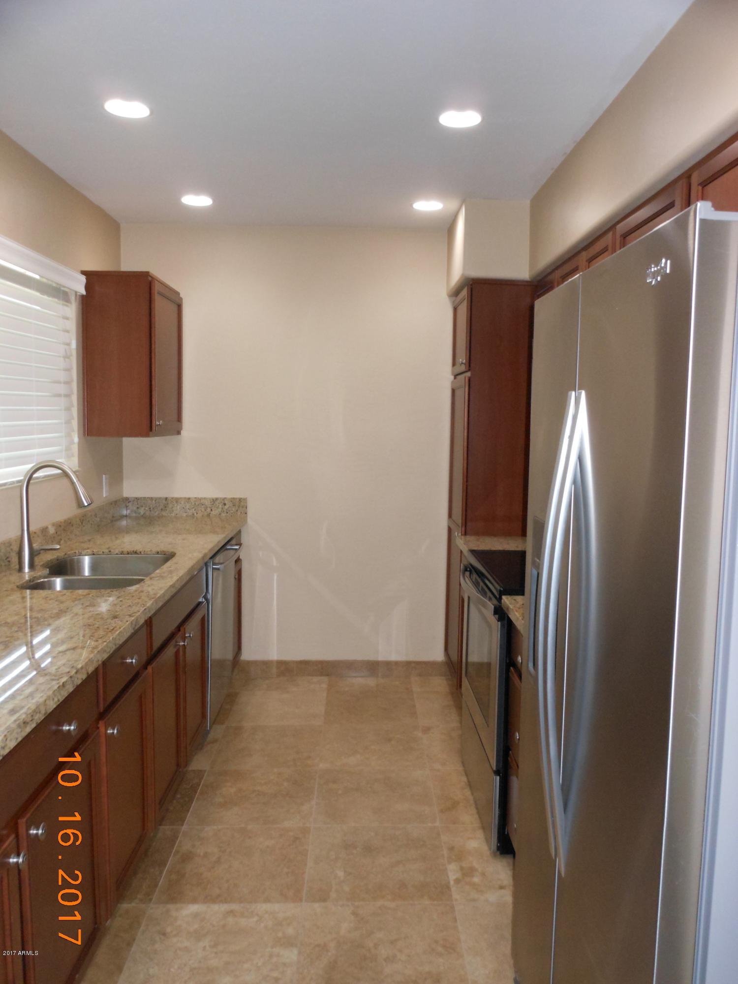 3045 West Hearn Road Phoenix, AZ 85053 - Photo 10 of 31 Kitchen