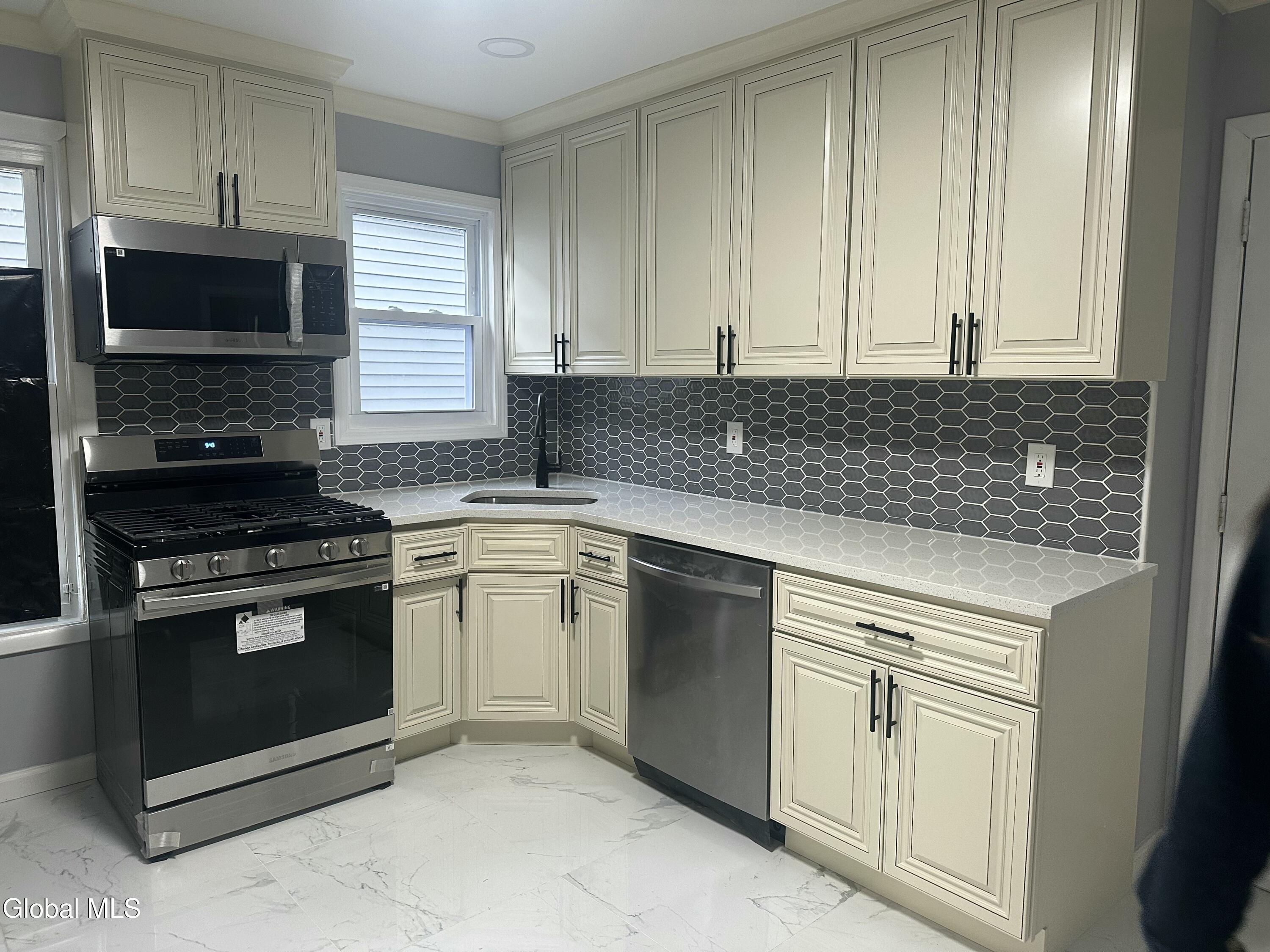 740 Hamilton Street Schenectady, NY 12307 - Photo 5 of 40 IMG_7045