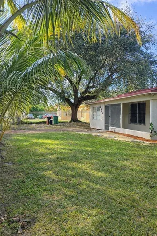 $2,500 | 2325 Northwest 89th Street, Miami, FL 33147