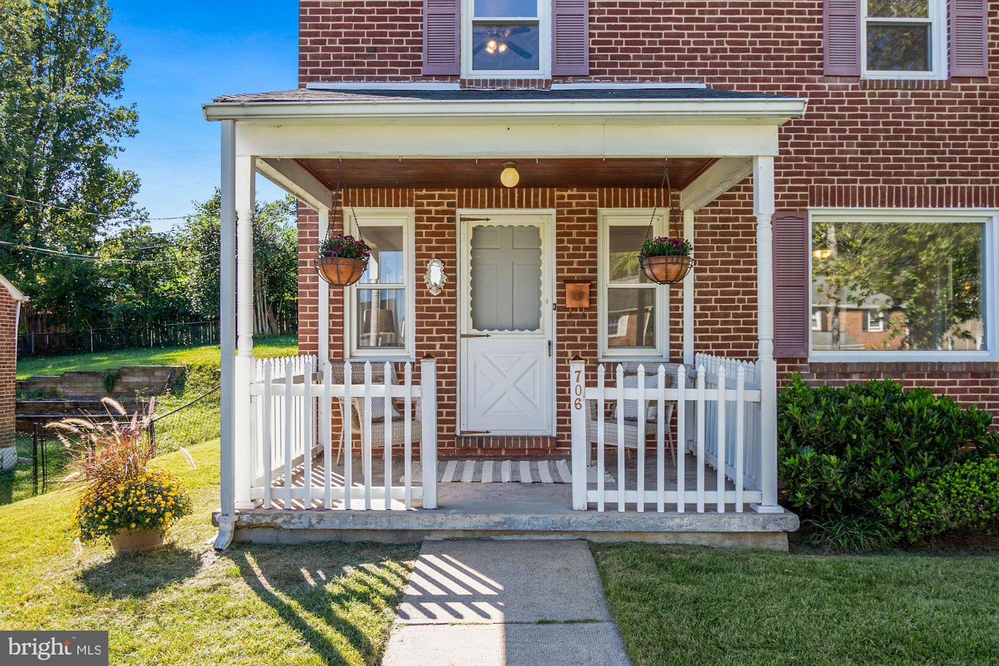 706 Devonshire Road Baltimore, MD 21229 - Photo 3 of 32 Quaint front porch