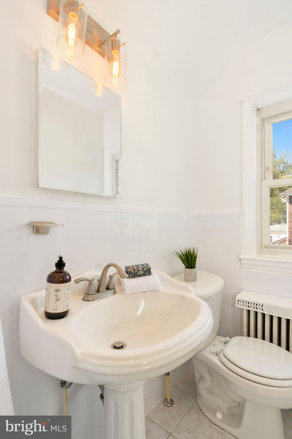 706 Devonshire Road Baltimore, MD 21229 - Photo 21 of 32 Bathroom