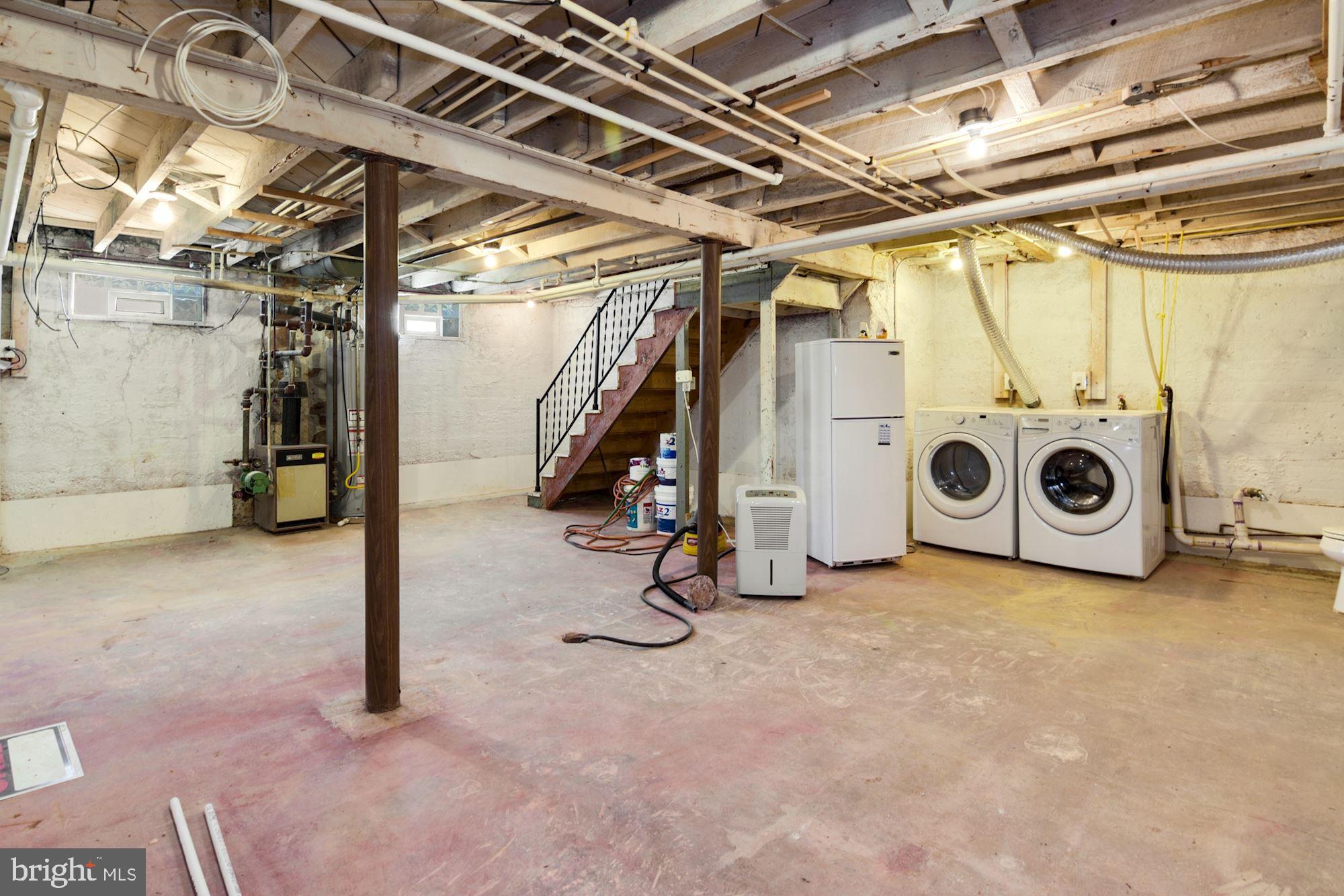 706 Devonshire Road Baltimore, MD 21229 - Photo 23 of 32 Washer/Dryer in basement