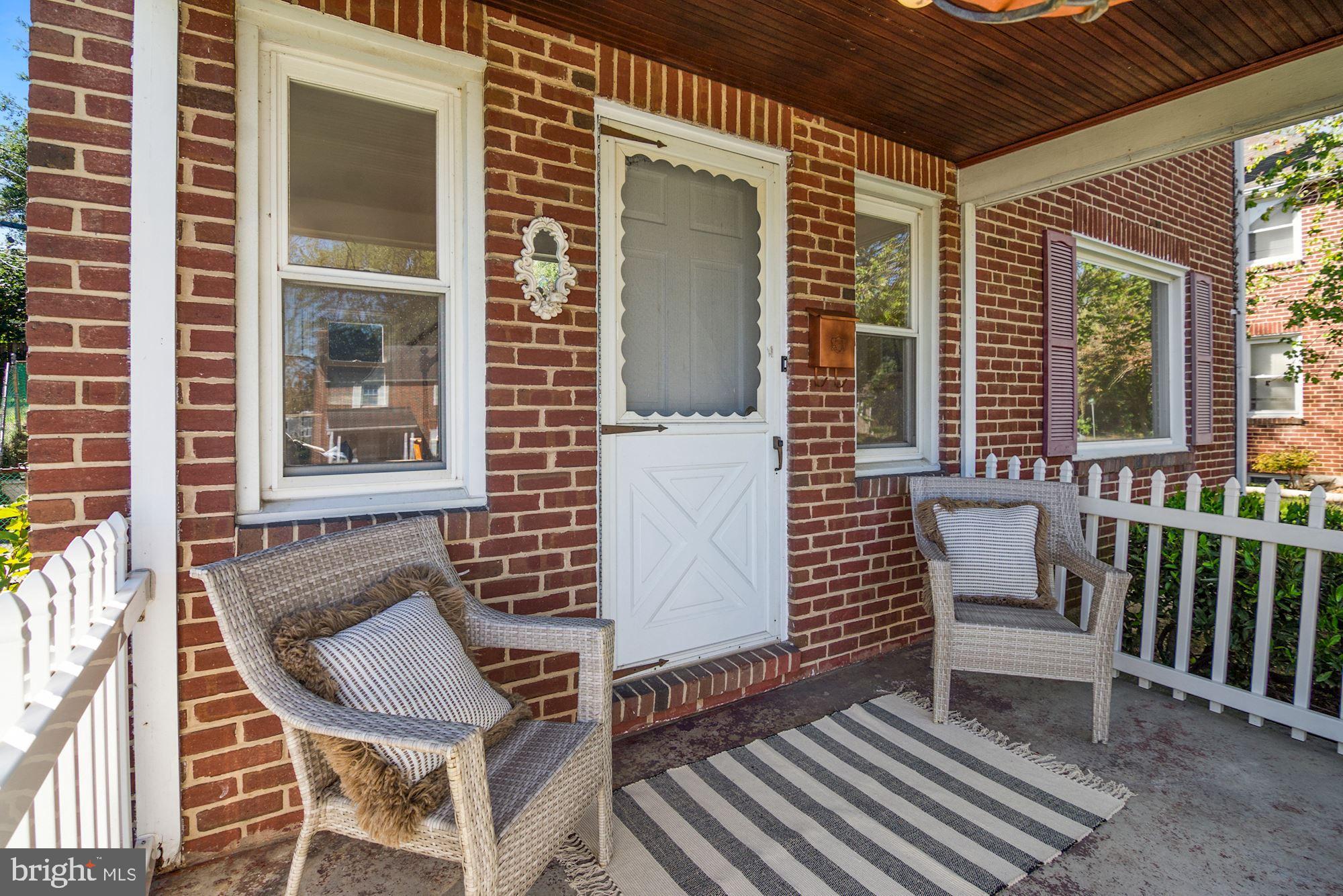 706 Devonshire Road Baltimore, MD 21229 - Photo 4 of 32