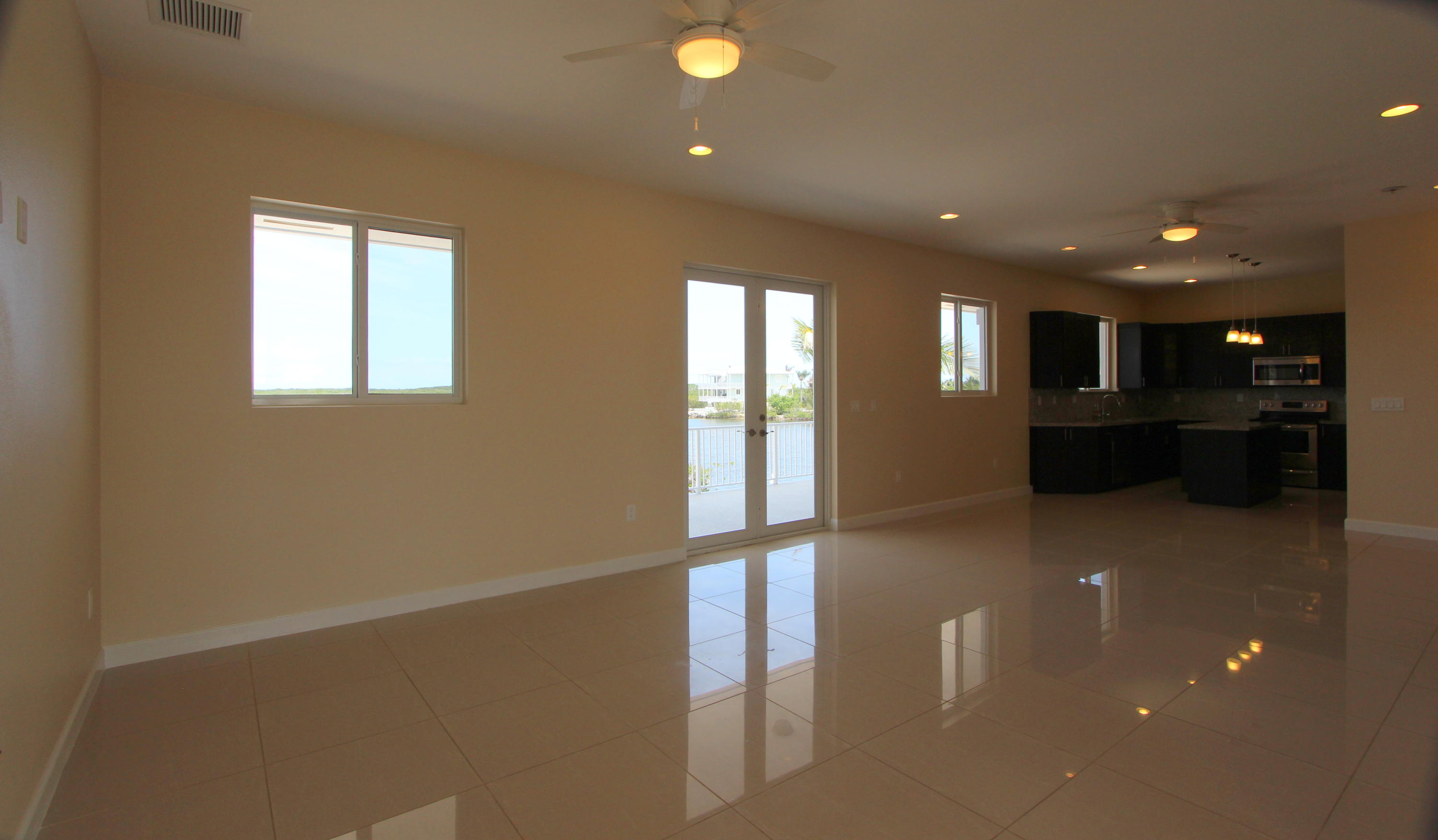 130 La Paloma Road Key Largo, FL 33037 - Photo 8 of 29 Living/dining area