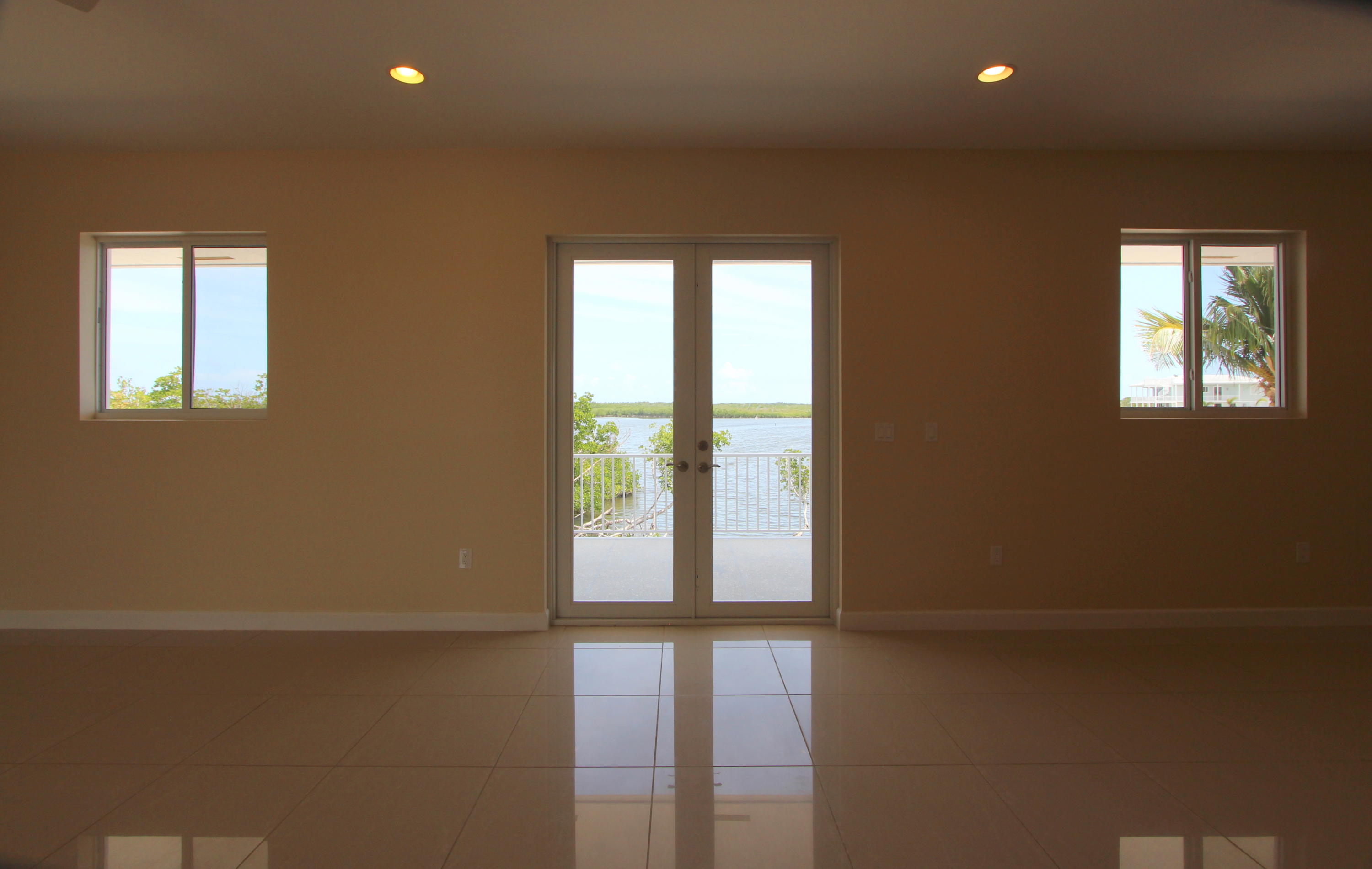 130 La Paloma Road Key Largo, FL 33037 - Photo 9 of 29 Living area view