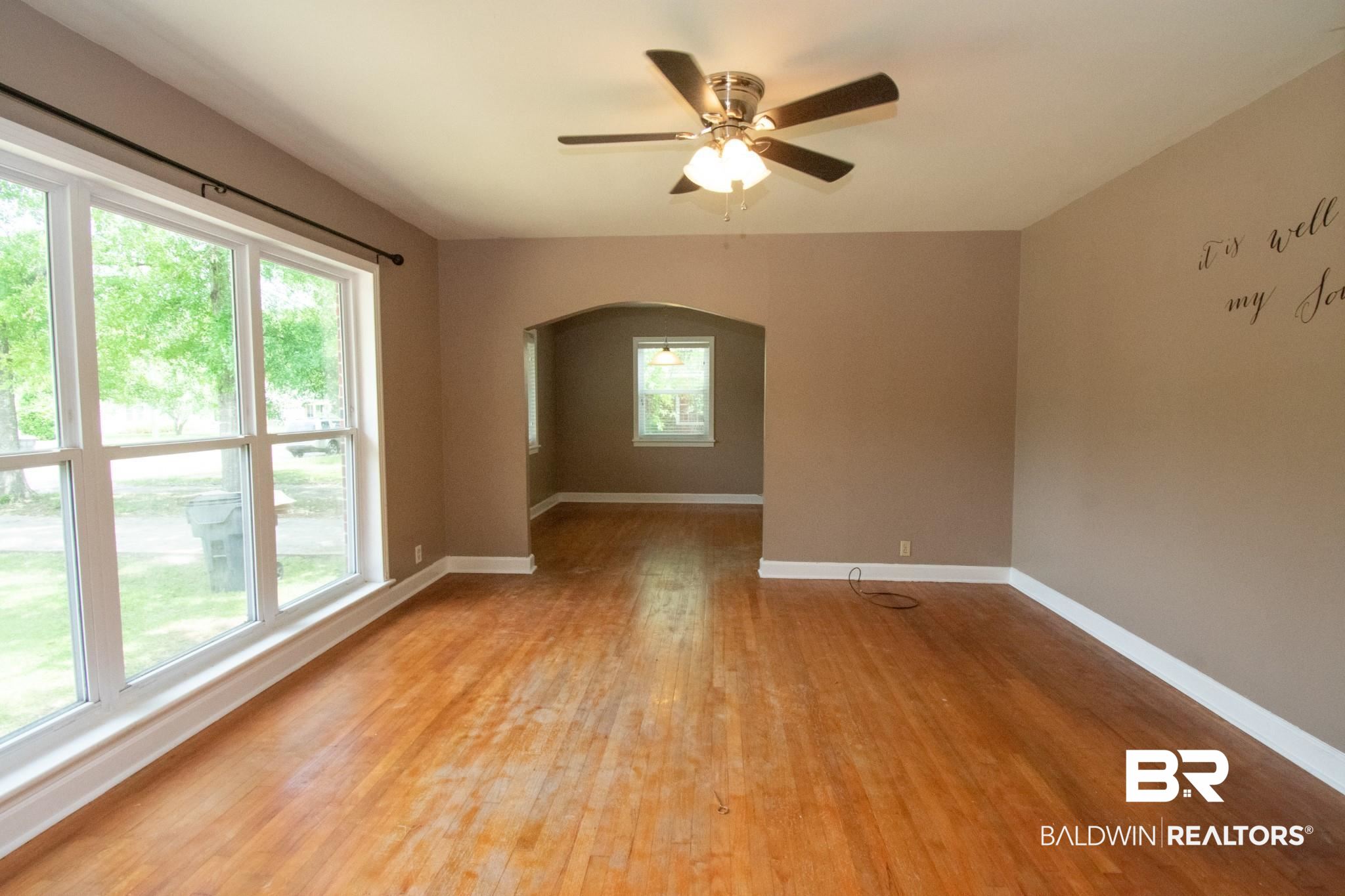 411 Sutherland Drive Mobile, AL 36611 - Photo 4 of 33