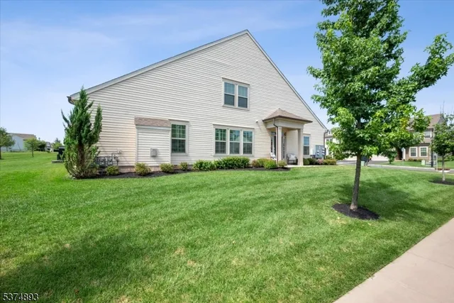 a view of a house with backyard and garden