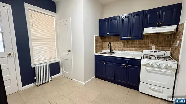 $1,800 | 302 North 3rd Street, Unit 304, Harrison, NJ 07029