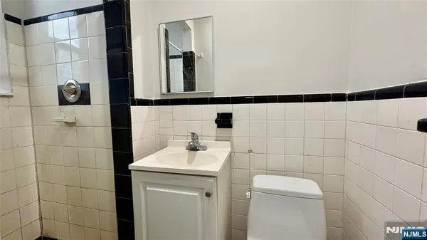 $1,800 | 302 North 3rd Street, Unit 304, Harrison, NJ 07029