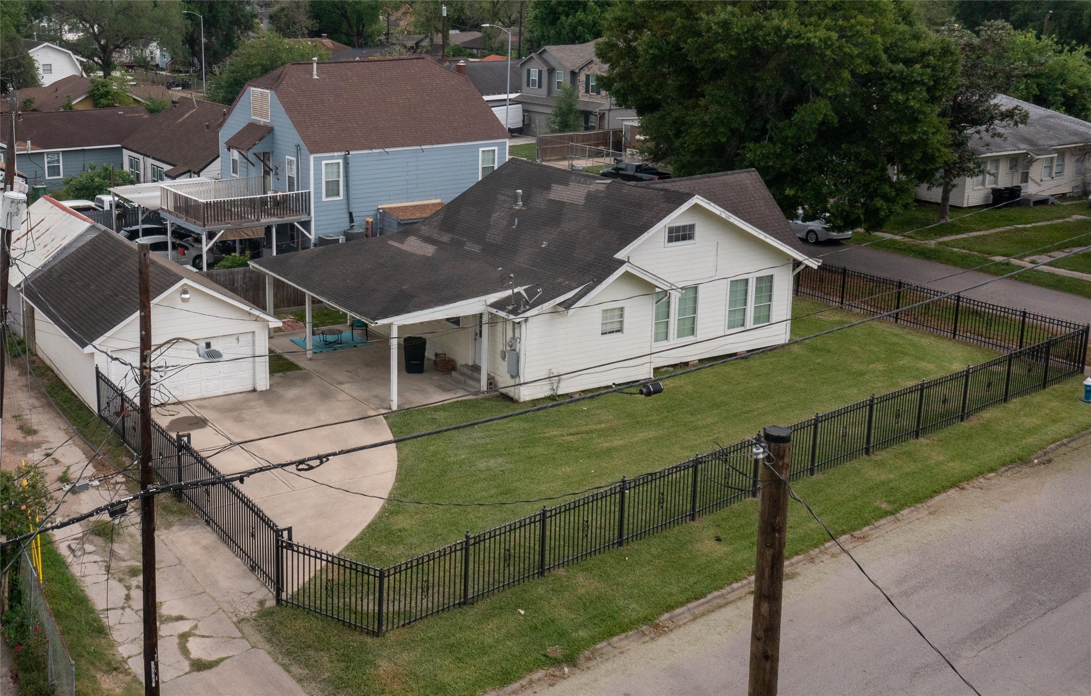 101 Eastgate Street Houston, TX 77012 - Photo 2 of 49