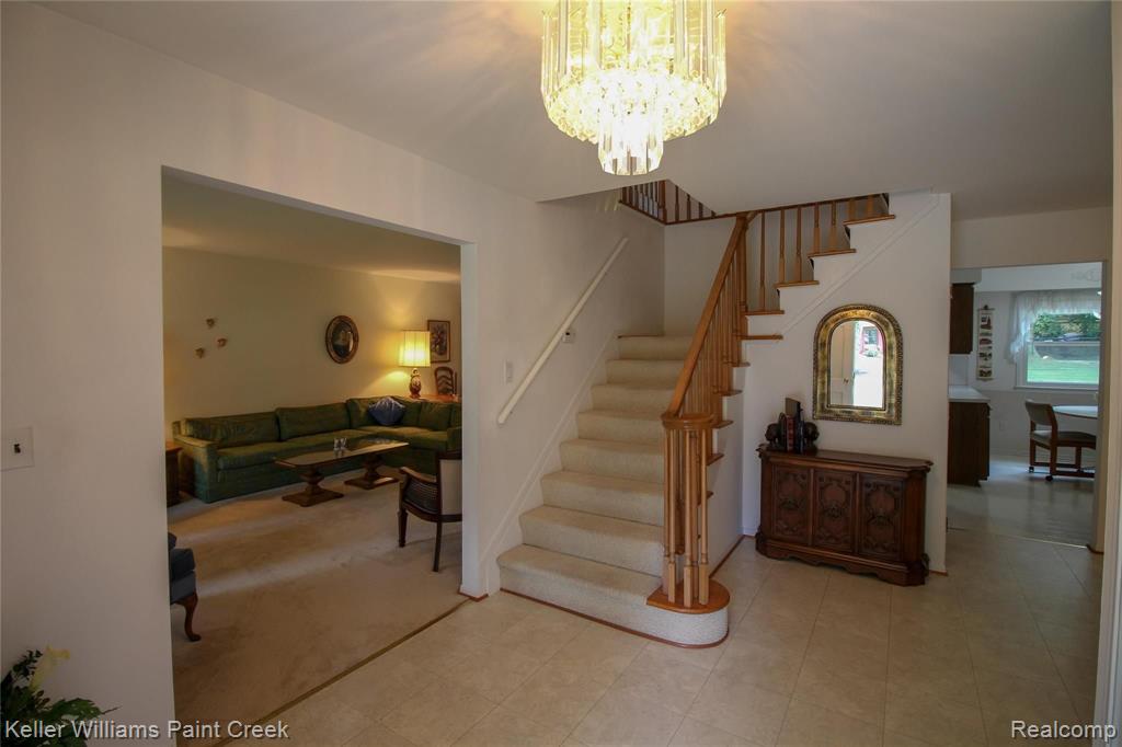 622 Bridgestone Drive Rochester Hills, MI 48309 - Photo 2 of 45