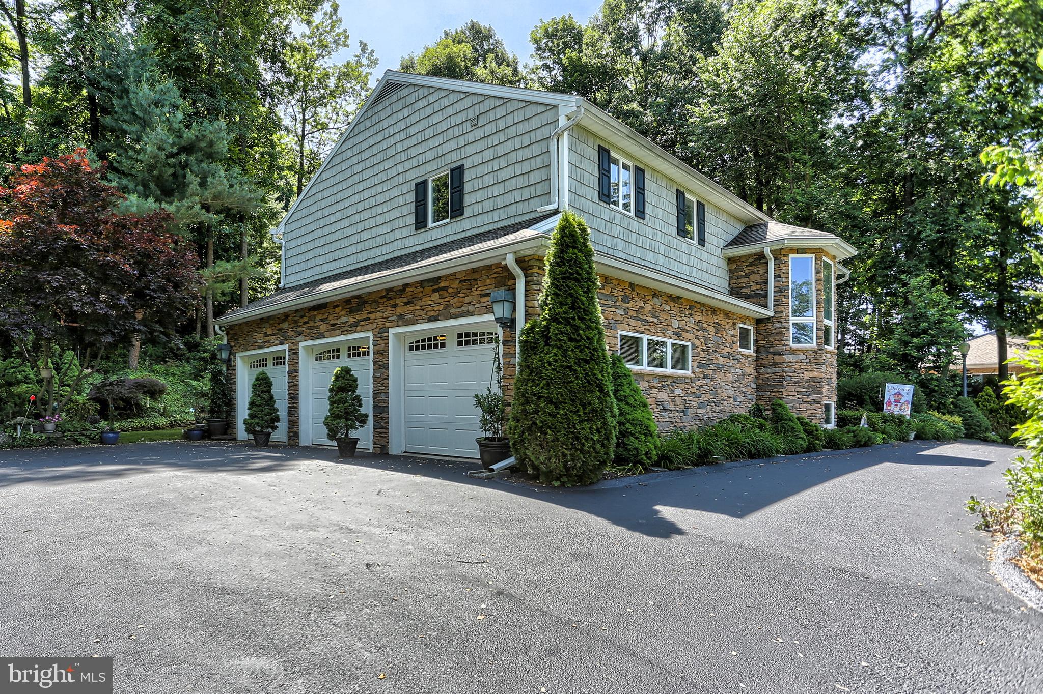 810 Upland Road York, PA 17403 - Photo 4 of 59