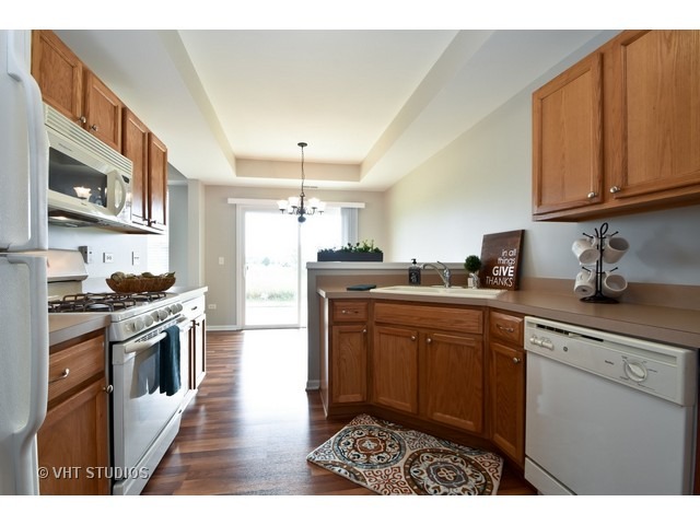 15307 Pinewood Road Lockport, IL 60441 - Photo 3 of 10