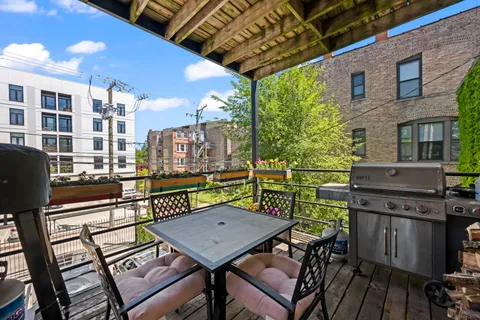$400,000 | 2710 West Haddon Avenue, Unit 2, Chicago, IL 60622