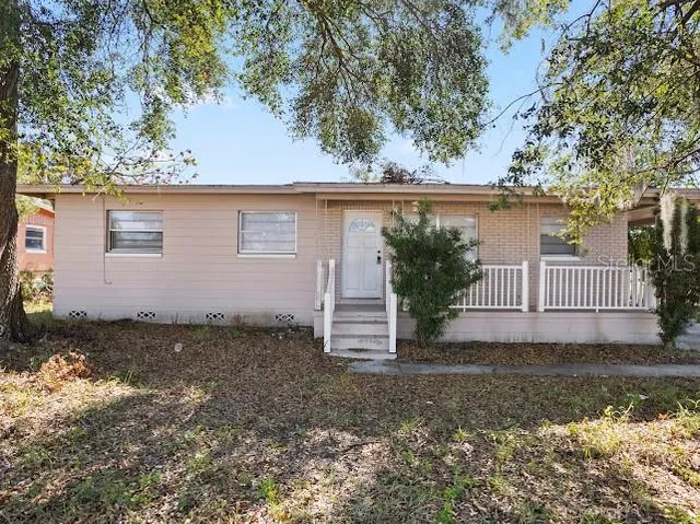 a view of a house with a yard