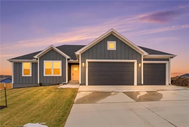 $449,500 | 16729 Pinehurst Drive, Basehor, KS 66007