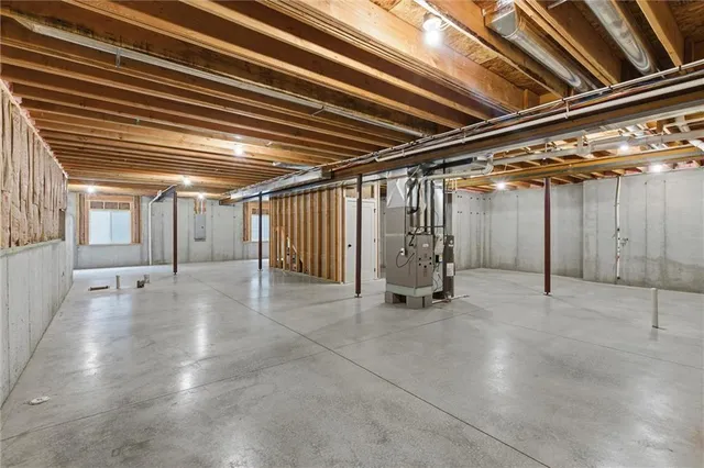 $449,500 | 16729 Pinehurst Drive, Basehor, KS 66007